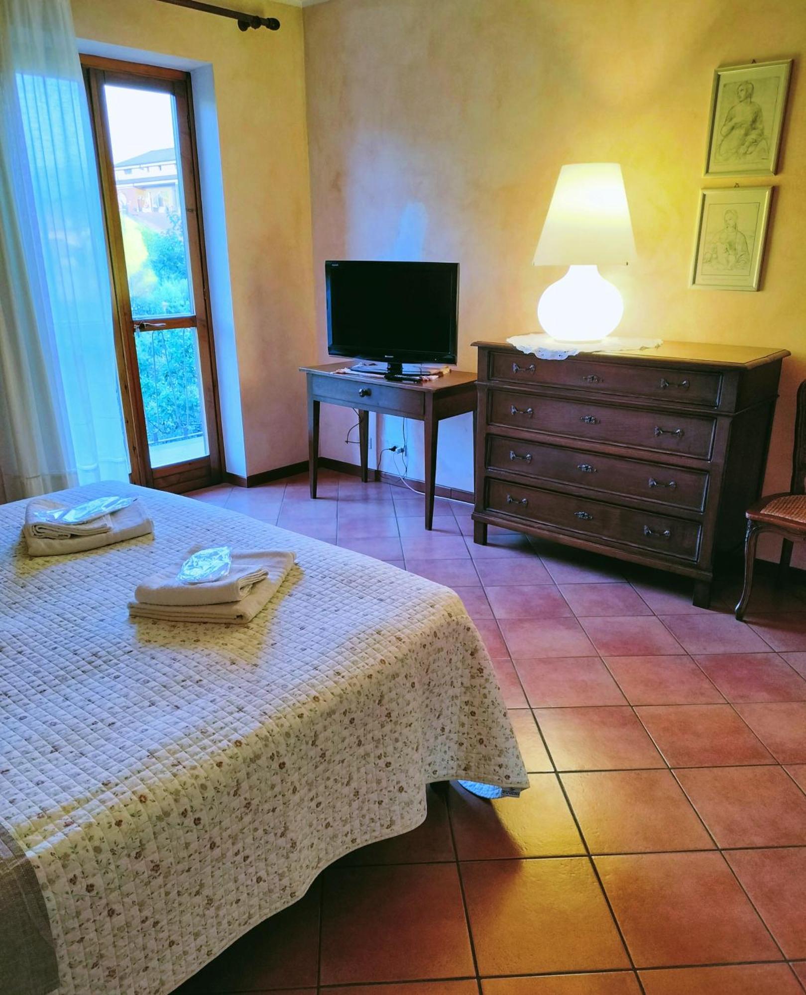 B&B "Madama Granet" Borgo San Dalmazzo Exteriör bild