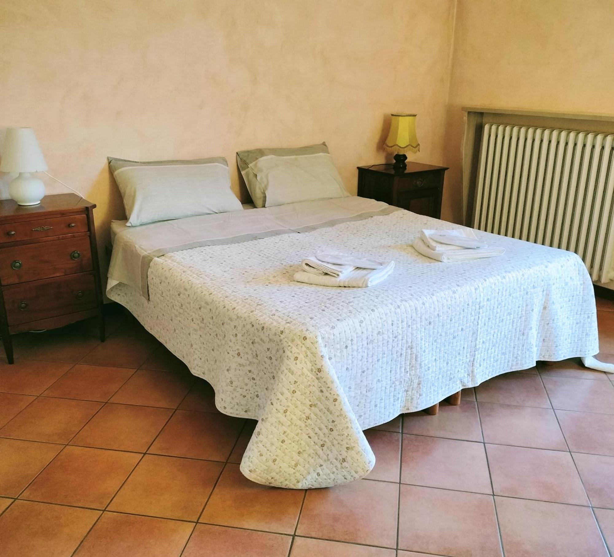 B&B "Madama Granet" Borgo San Dalmazzo Exteriör bild